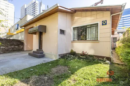 Casa com 2 Quartos para alugar, 235m² no Água Verde, Curitiba