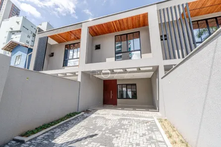 Sobrado com 3 Quartos à venda, 122m² no Atiradores, Joinville