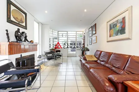 Casa com 3 Quartos à venda, 300m² no Pacaembu, São Paulo