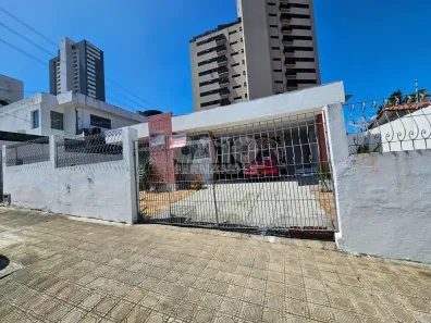 Casa com 3 Quartos para alugar, 297m² no Lagoa Nova, Natal