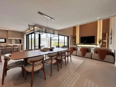 Casa de Condomínio com 4 Quartos à venda, 440m² no Santa Regina, Camboriú