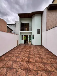 Sobrado com 3 Quartos para alugar, 150m² no Granja Daniel, Taubaté