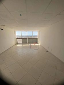 Sala Comercial para venda ou aluguel, 30m² no Imbetiba, Macaé