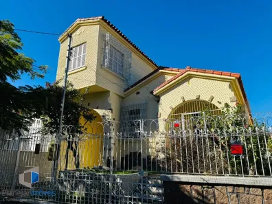 Casa com 3 Quartos à venda, 450m² no Petrópolis, Porto Alegre