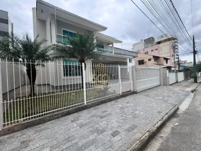 Casa com 3 Quartos à venda, 196m² no Pagani, Palhoça