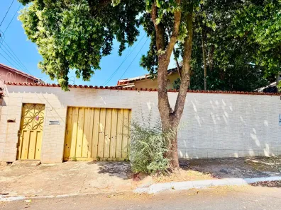 Casa com 3 Quartos à venda, 257m² no Setor Urias Magalhães, Goiânia