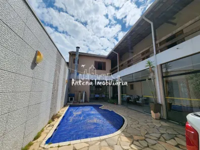 Sobrado com 4 Quartos à venda, 326m² no Vila Romanópolis, Ferraz de Vasconcelos