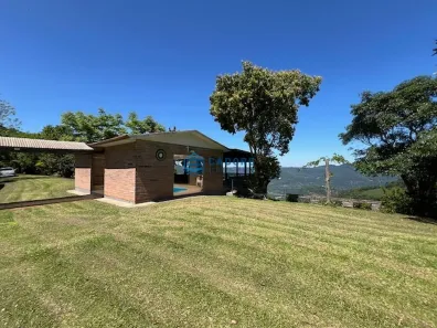 Fazenda/Sítio com 5 Quartos à venda, 550m² no Galópolis, Caxias do Sul