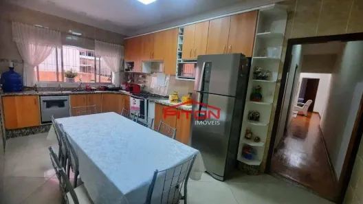 Casa com 3 Quartos à venda, 184m² no Vila Domitila, São Paulo