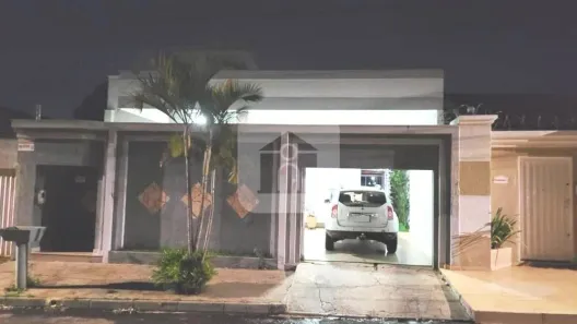 Casa com 3 Quartos à venda, 200m² no Laranjeiras, Uberlândia