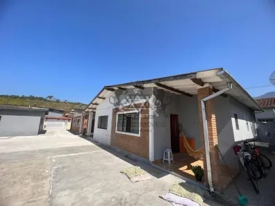Casa de Condomínio com 2 Quartos à venda, 60m² no Balneário Copacabana, Caraguatatuba