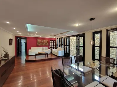 Ponto Comercial com 7 Quartos para alugar, 245m² no Cascatinha, Juiz de Fora