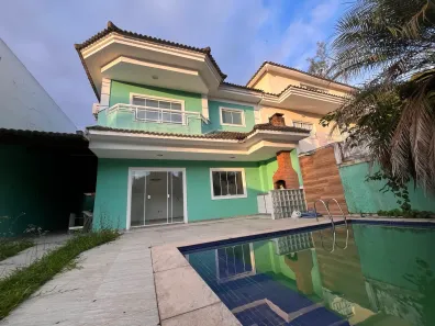 Casa com 3 Quartos para alugar, 250m² no Vargem Pequena, Rio de Janeiro