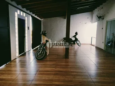Casa com 3 Quartos à venda, 200m² no Jardim Brasília, Uberlândia