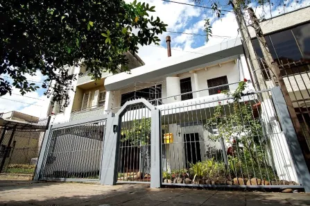 Casa com 3 Quartos à venda, 252m² no Rio Branco, Porto Alegre