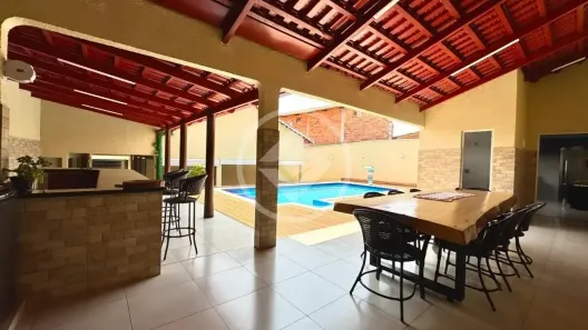 Casa com 3 Quartos à venda, 300m² no Jardim Petrópolis, Goiânia