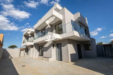 Sobrado com 3 Quartos à venda, 119m² no Uberaba, Curitiba