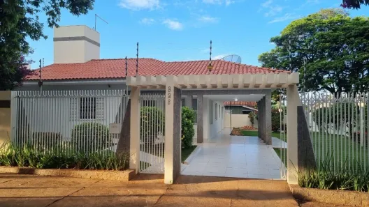 Imóvel Comercial com 2 Quartos para alugar, 180m² no Zona 05, Maringá