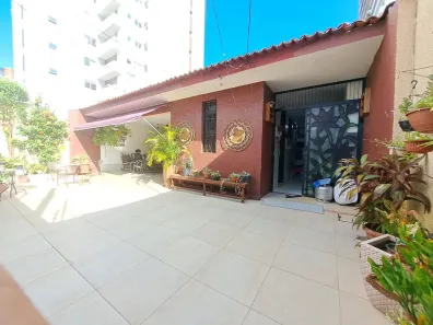 Sobrado com 4 Quartos à venda, 248m² no Guararapes, Fortaleza