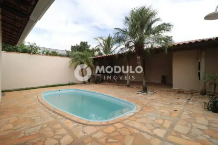 Casa com 3 Quartos para alugar, 200m² no Nova Uberlândia, Uberlândia