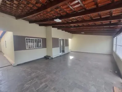 Casa com 3 Quartos para alugar, 90m² no Centro-Sul, Várzea Grande