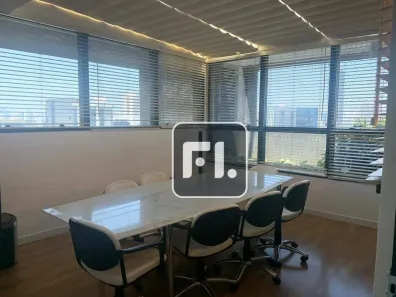 Sala Comercial para alugar, 225m² no Vila Olímpia, São Paulo