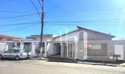 Casa com 4 Quartos à venda, 241m² no Centro, Morrinhos