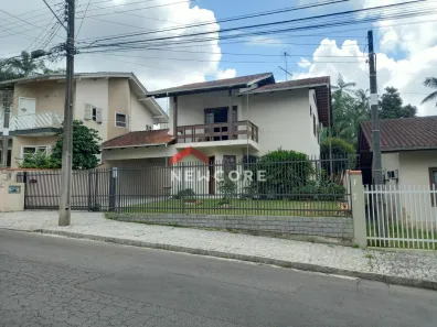Sobrado com 4 Quartos à venda, 250m² no Floresta, Joinville