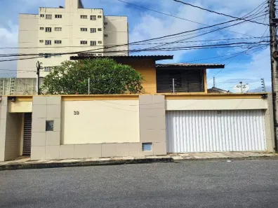 Casa com 5 Quartos à venda, 250m² no Parquelândia, Fortaleza