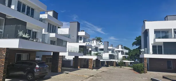 Casa de Condomínio com 3 Quartos para alugar, 300m² no Pedra Redonda, Porto Alegre
