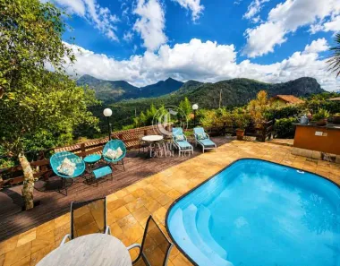 Casa de Condomínio com 3 Quartos para venda ou aluguel, 300m² no Araras, Petrópolis