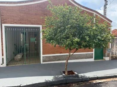 Casa com 3 Quartos para venda ou aluguel, 211m² no Jardim Ártico, Araraquara