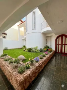 Sobrado com 5 Quartos para alugar, 500m² no Nova Suiça, Goiânia