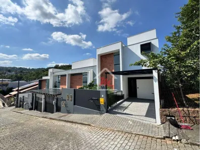 Sobrado com 3 Quartos à venda, 114m² no Água Verde, Blumenau