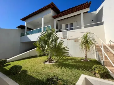 Casa com 3 Quartos para alugar, 180m² no Jardim Inconfidência, Uberlândia
