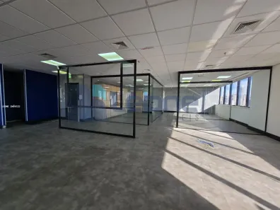 Sala Comercial para alugar, 646m² no Parque Industrial Tomas Edson, São Paulo