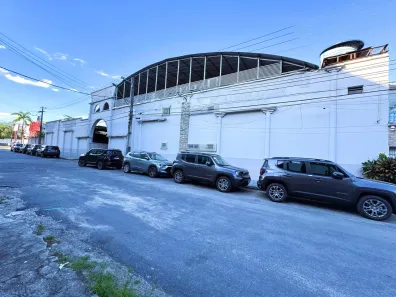 Galpão/Depósito/Armazém com 8 Quartos à venda, 2100m² no Parque 10 de Novembro, Manaus