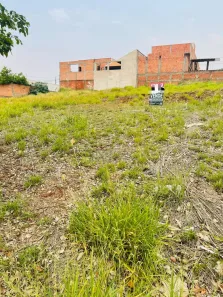 Lote/Terreno com 1 Quarto à venda, 321m² no Conjunto Habitacional Antônio Euthymio Casaroto, Cambé
