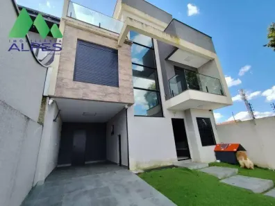 Sobrado com 3 Quartos à venda, 158m² no Lindóia, Curitiba