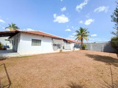Casa com 3 Quartos para alugar, 309m² no Umuarama, Uberlândia