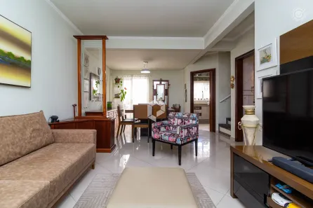Sobrado com 4 Quartos à venda, 157m² no Guabirotuba, Curitiba