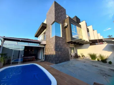 Sobrado com 3 Quartos à venda, 134m² no Petrópolis, Joinville