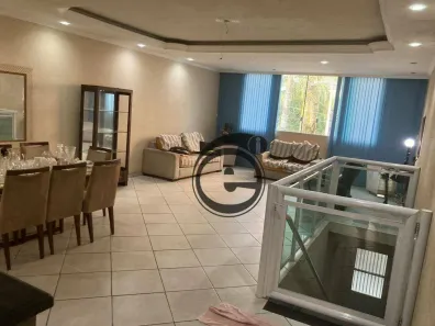Sobrado com 3 Quartos à venda, 220m² no Vila Mathias, Santos