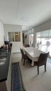 Casa com 3 Quartos à venda, 200m² no Petrópolis, Várzea Grande
