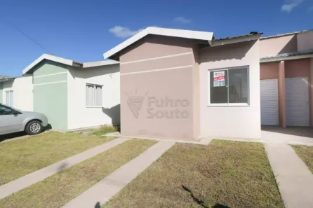 Casa de Condomínio com 3 Quartos para alugar, 53m² no Três Vendas, Pelotas