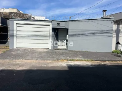 Casa com 3 Quartos para alugar, 100m² no Alto Umuarama, Uberlândia
