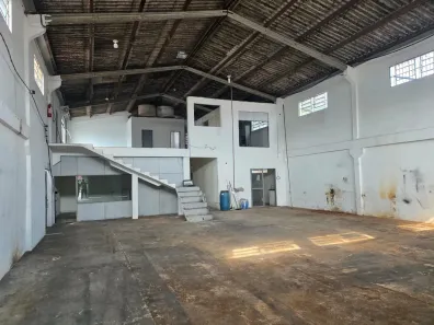 Galpão/Depósito/Armazém com 3 Quartos para alugar, 420m² no Jardim Leblon, Cuiabá
