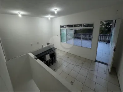 Sobrado com 4 Quartos à venda, 220m² no Jardim Teles de Menezes, Santo André