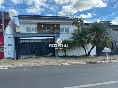 Sobrado com 4 Quartos para alugar, 290m² no Jardim América, Goiânia
