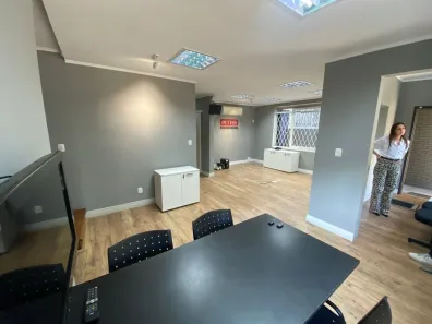 Imóvel Comercial para alugar, 250m² no Petrópolis, Porto Alegre